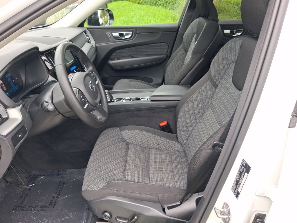 Certified 2024 Volvo XC60 B5 Core AWD/4WD image 14