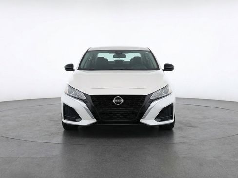 Used 2025 Nissan Altima 2.5 SV image 2