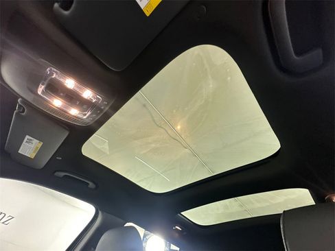 Certified 2025 Mercedes-Benz GLB 250 image 33