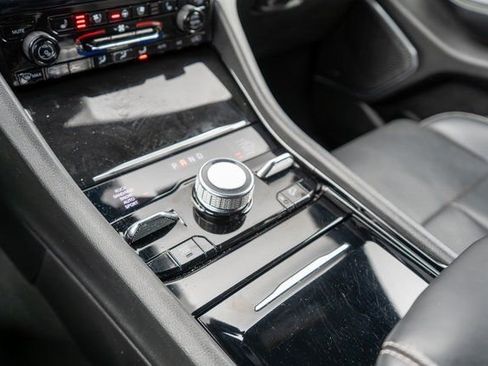 Used 2023 Jeep Grand Cherokee Overland w/ Luxury Tech Group IV AWD/4WD image 32