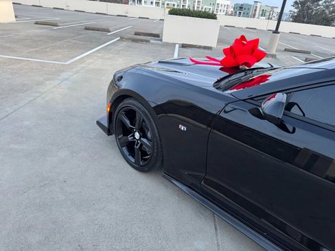 Used 2017 Chevrolet Camaro SS image 11