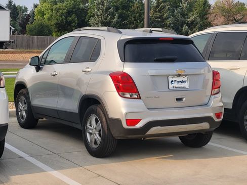 Used 2022 Chevrolet Trax LT w/ LT Convenience Package AWD/4WD image 3