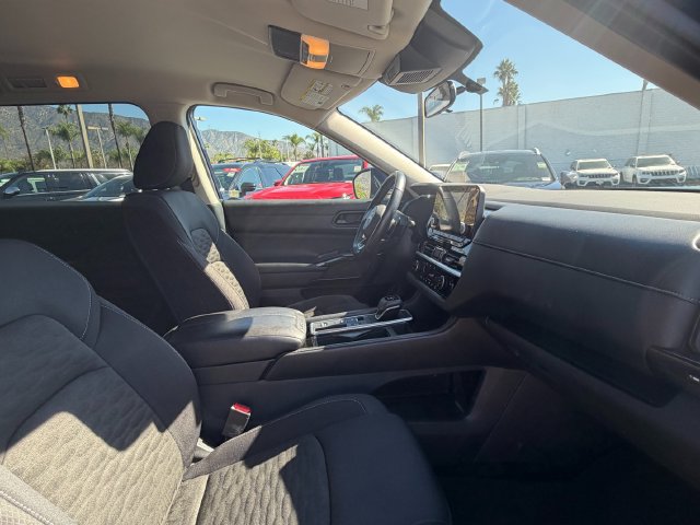 Used 2025 Nissan Pathfinder SV FWD image 34