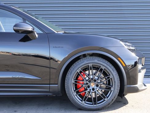 New 2026 Porsche Macan GTS Electric image 11