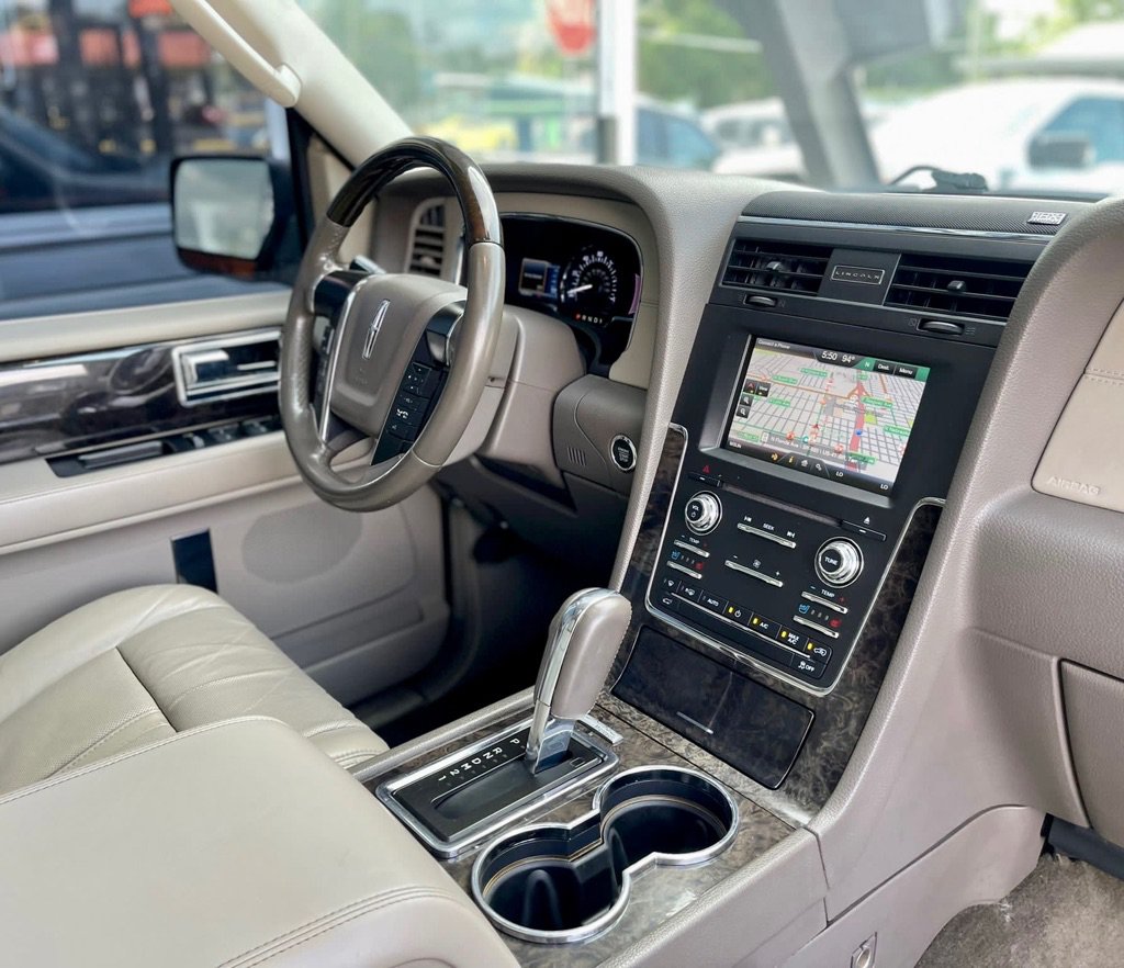 Used 2015 Lincoln Navigator 2WD image 21
