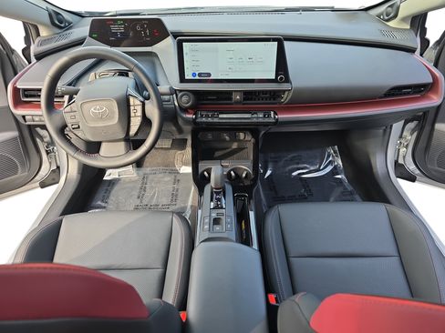 Used 2025 Toyota Prius Plug-In Hybrid image 9
