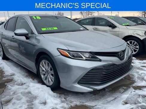 Used 2018 Toyota Camry LE image 2
