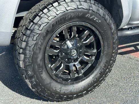 Used 2016 Toyota Tacoma TRD Sport image 4