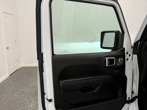 Used 2024 Jeep Wrangler Sahara w/ Safety Group image 38