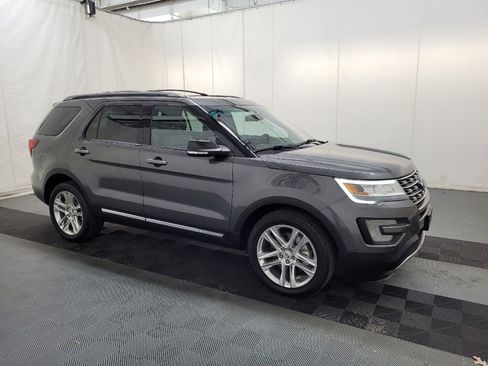 Used 2016 Ford Explorer XLT w/ Equipment Group 202A AWD/4WD image 11