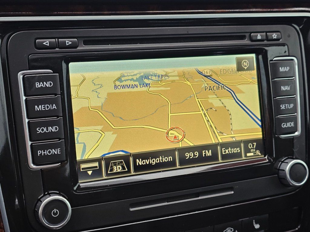 Used 2013 Volkswagen Passat TDI SEL Premium FWD image 10