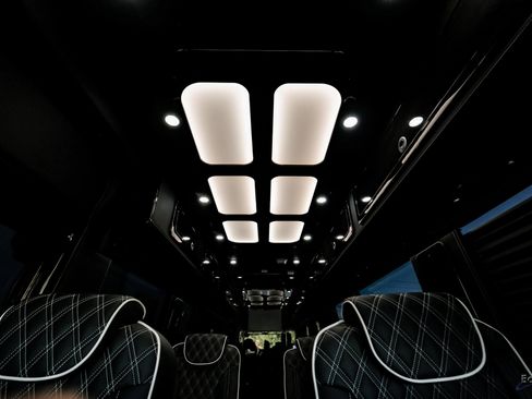 Used 2024 Mercedes-Benz Sprinter 3500 image 77