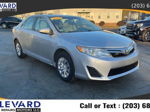 Used 2012 Toyota Camry L image 2