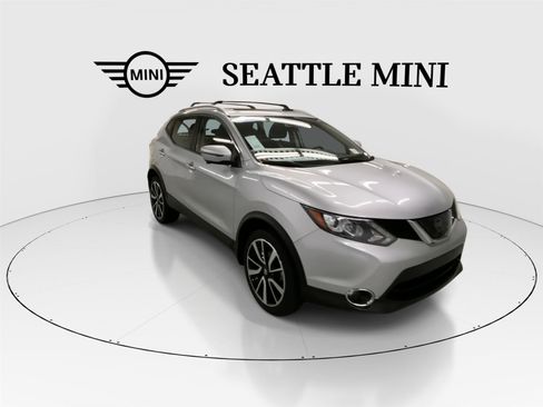 Used 2017 Nissan Rogue Sport SL w/ SL Premium Package image 2