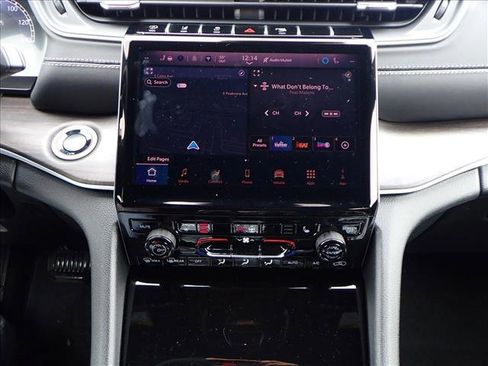 New 2025 Jeep Grand Cherokee L Limited image 18