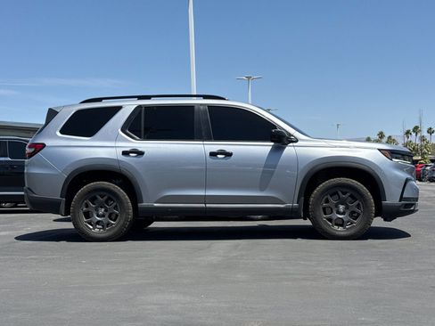 Used 2025 Honda Pilot TrailSport image 3