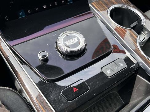 Used 2025 Cadillac Escalade ESV Luxury AWD/4WD image 34
