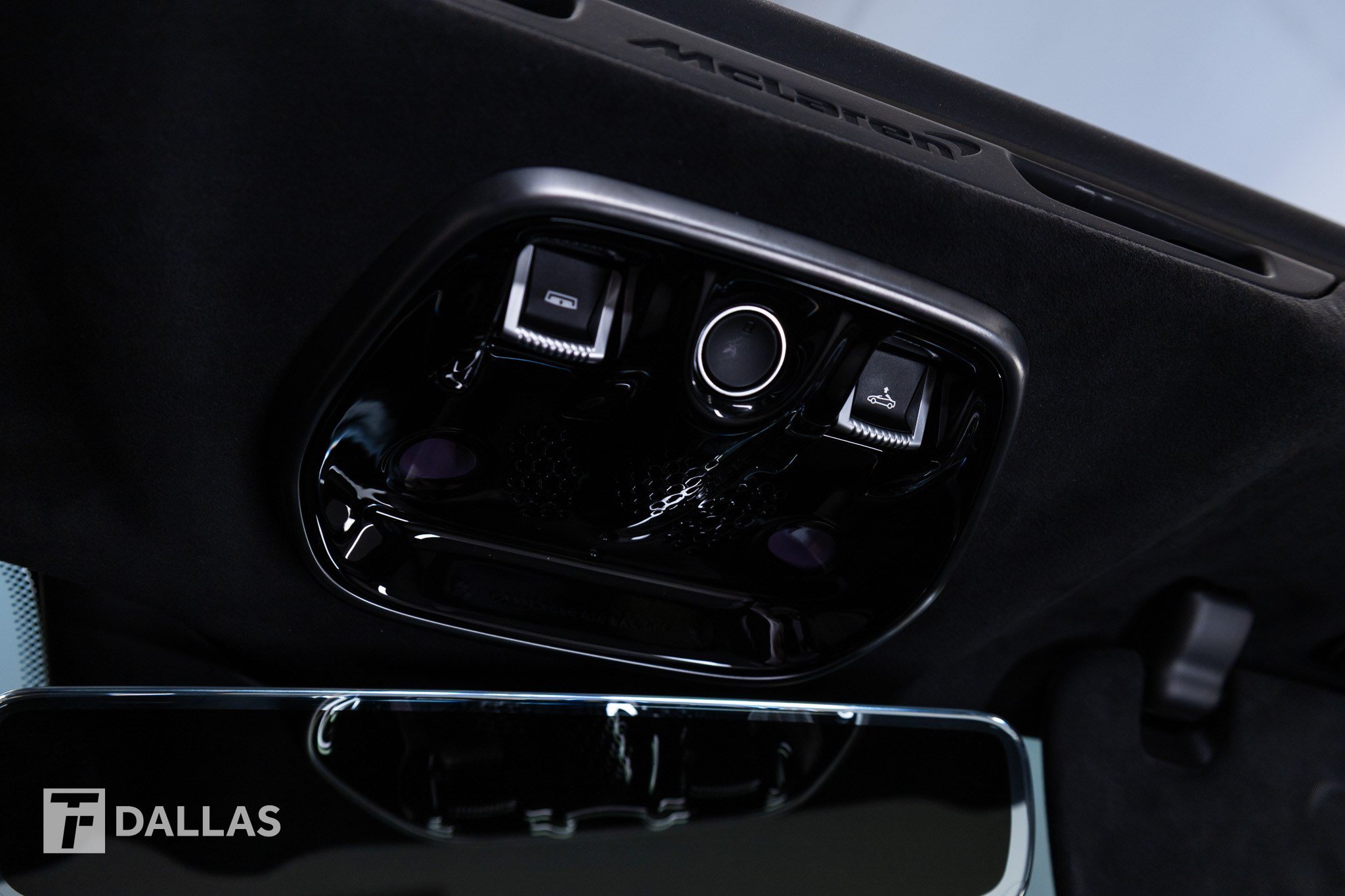 Used 2025 McLaren Artura Spider RWD image 29
