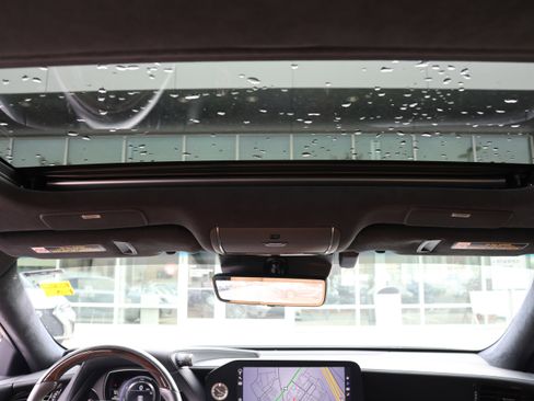 Used 2021 Lexus LS 500h image 31