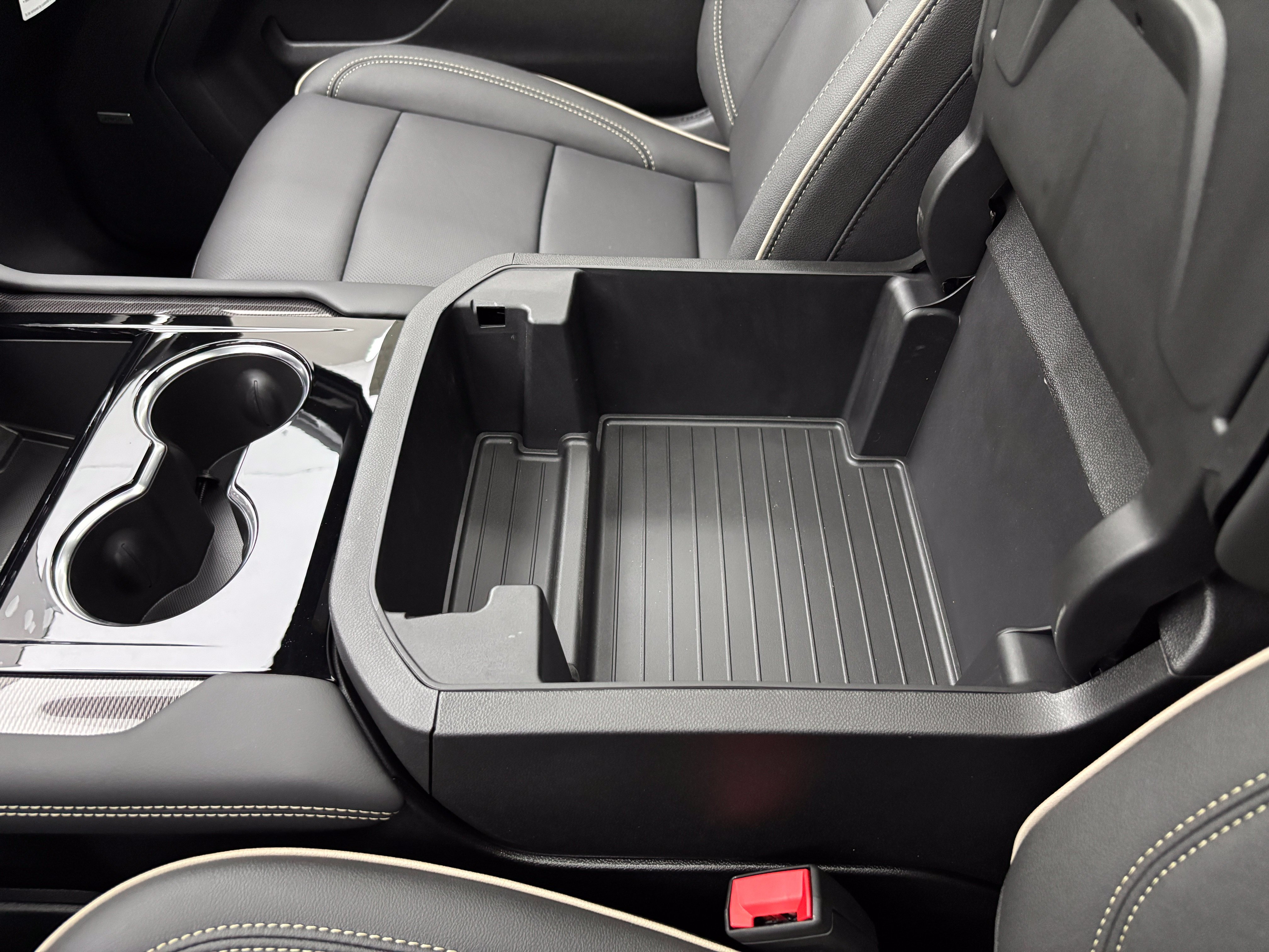 New 2026 GMC Yukon Elevation w/ Elevation Premium Package AWD/4WD image 38