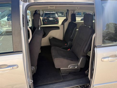 Used 2011 Dodge Grand Caravan Mainstreet w/ PWR Convenience Group FWD image 12