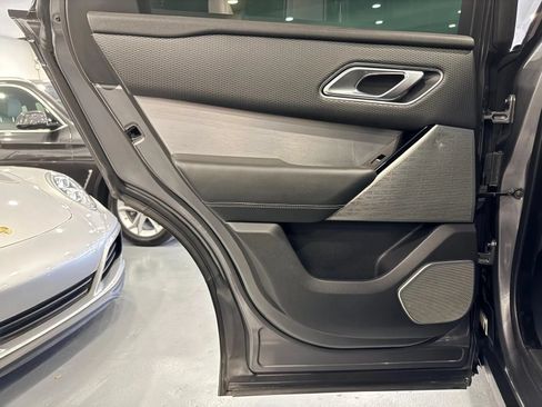 Used 2018 Land Rover Range Rover Velar R-Dynamic SE AWD/4WD image 37