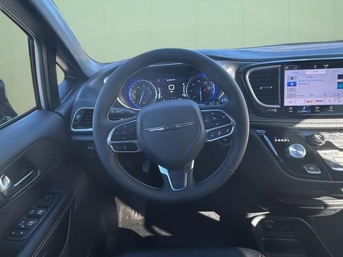 New 2026 Chrysler Pacifica Select FWD image 28