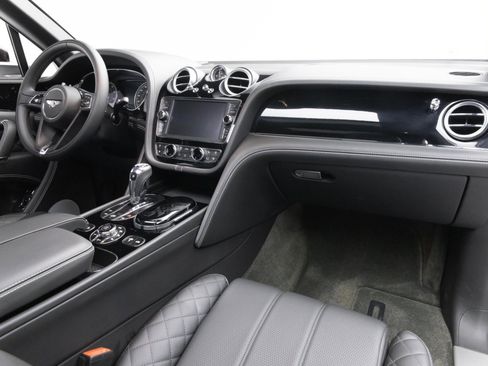 Used 2017 Bentley Bentayga AWD/4WD image 2