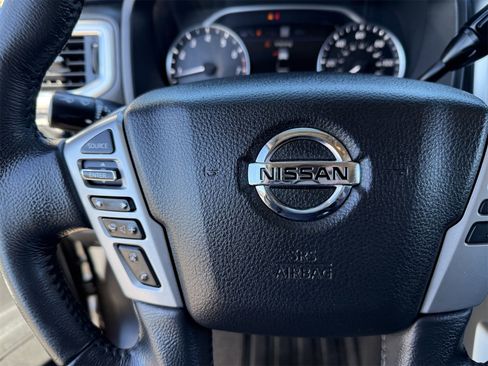 Used 2020 Nissan Titan SV w/ SV Convenience Package image 25