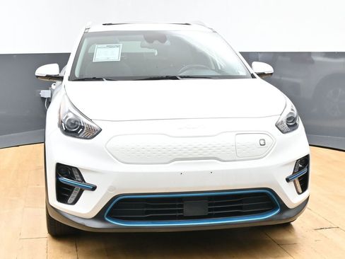 Used 2022 Kia Niro EX Premium w/ Cold Weather Package FWD image 4