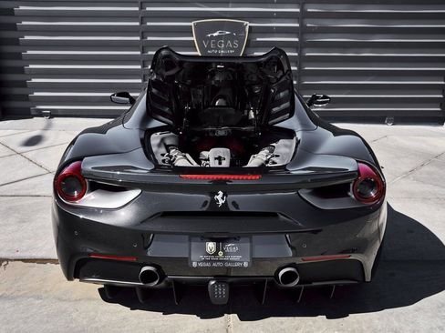 Used 2018 Ferrari 488 Spider image 24