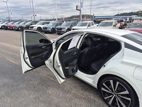 Used 2021 Nissan Altima 2.5 SR w/ SR Premium Package image 15