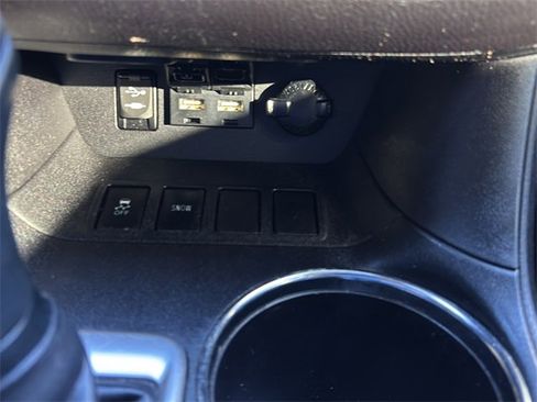 Used 2019 Toyota Highlander XLE image 24