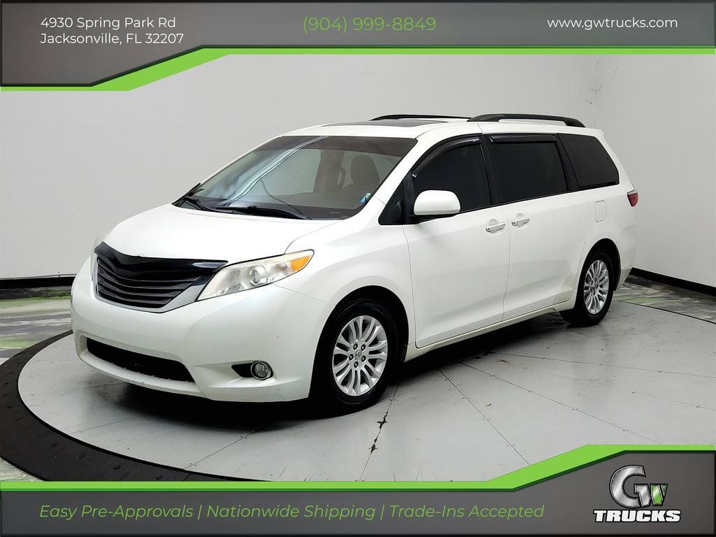 Used 2015 Toyota Sienna XLE FWD image 1