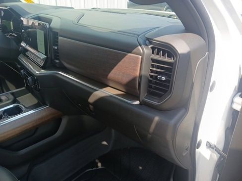 Used 2022 Chevrolet Silverado 1500 High Country w/ High Country Premium Package image 43