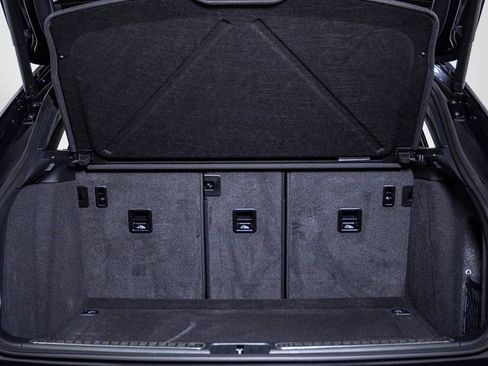 Certified 2025 Porsche Macan image 28