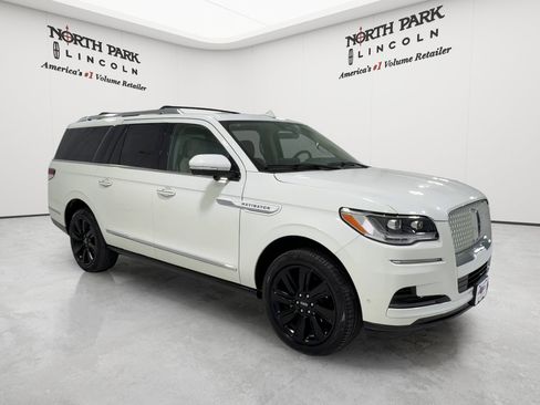 Used 2024 Lincoln Navigator L Reserve AWD/4WD image 7