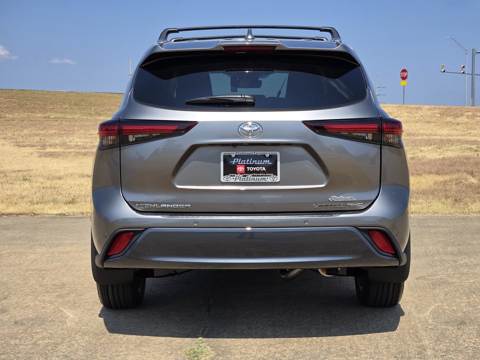 New 2026 Toyota Highlander Limited AWD/4WD image 8