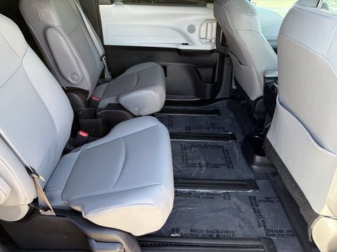 Certified 2025 Toyota Sienna XLE w/ XLE Plus Package AWD/4WD image 18