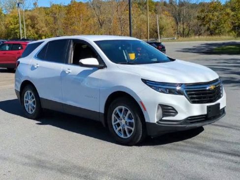 Used 2022 Chevrolet Equinox LT image 2