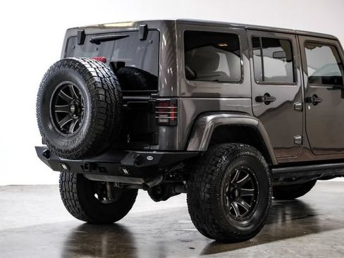 Used 2016 Jeep Wrangler Unlimited Sahara w/ Dual Top Group AWD/4WD image 13