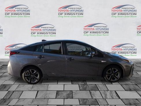 Used 2021 Toyota Prius Limited image 2