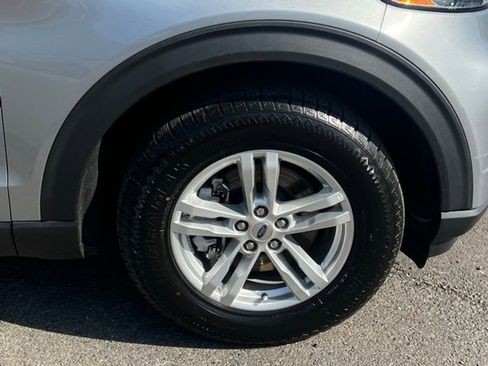 Used 2023 Ford Explorer XLT w/ Equipment Group 202A image 9