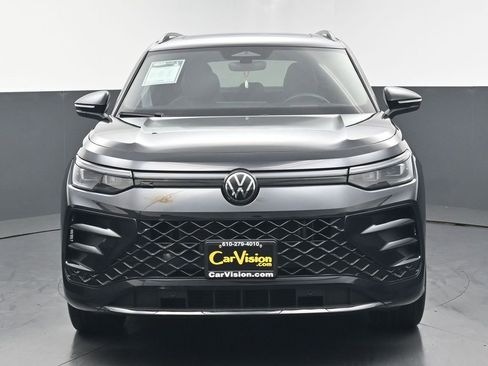 Used 2025 Volkswagen Tiguan SE R-Line AWD/4WD image 7