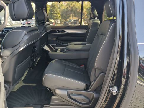 Used 2023 Jeep Grand Wagoneer L Series II w/ Premium Group II image 15