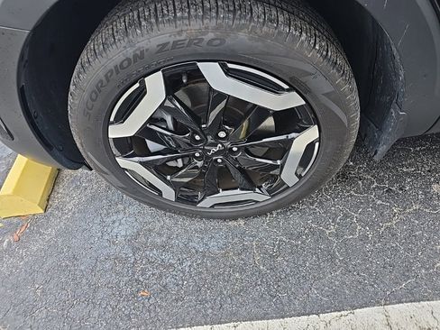 Certified 2025 Kia Telluride S image 27