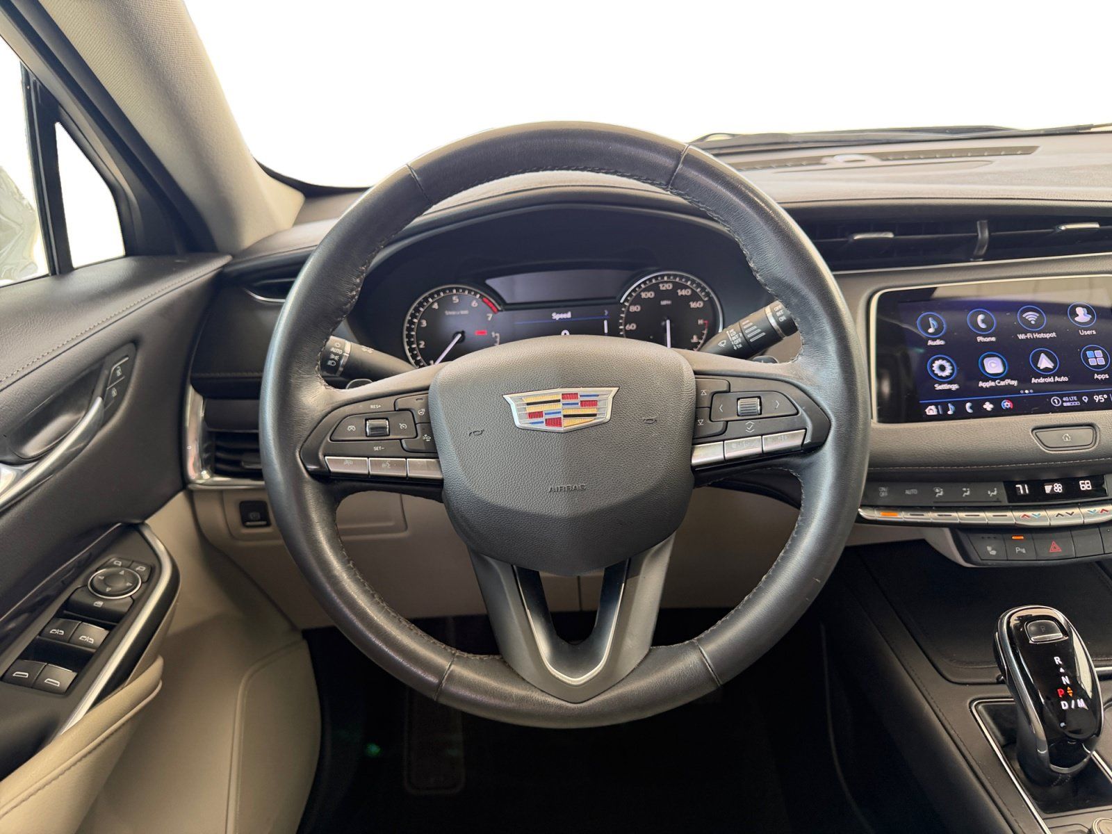 Used 2023 Cadillac XT4 Luxury w/ Cold Weather Package FWD image 13