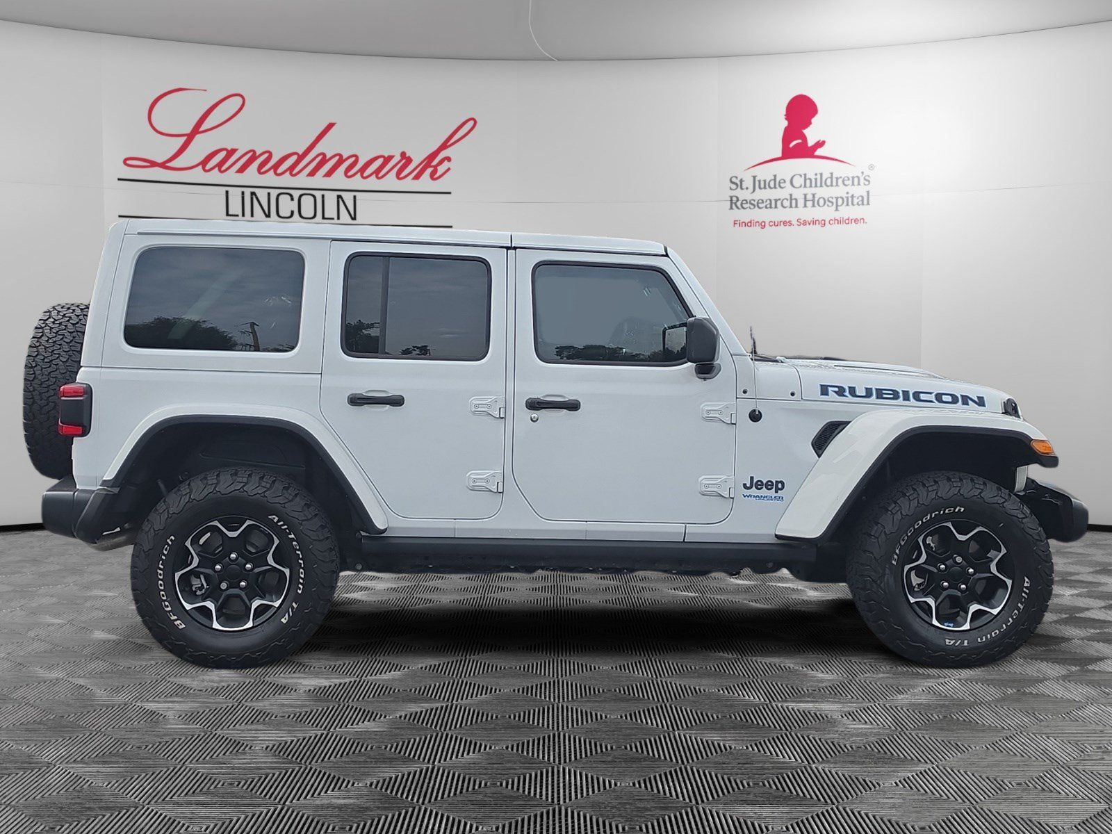 Used 2022 Jeep Wrangler Unlimited Rubicon 4xe w/ Cold Weather Group AWD/4WD image 6