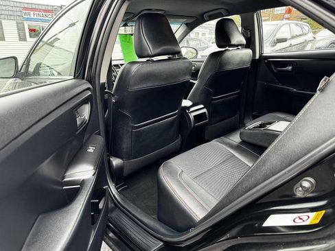 Used 2015 Toyota Camry SE image 4