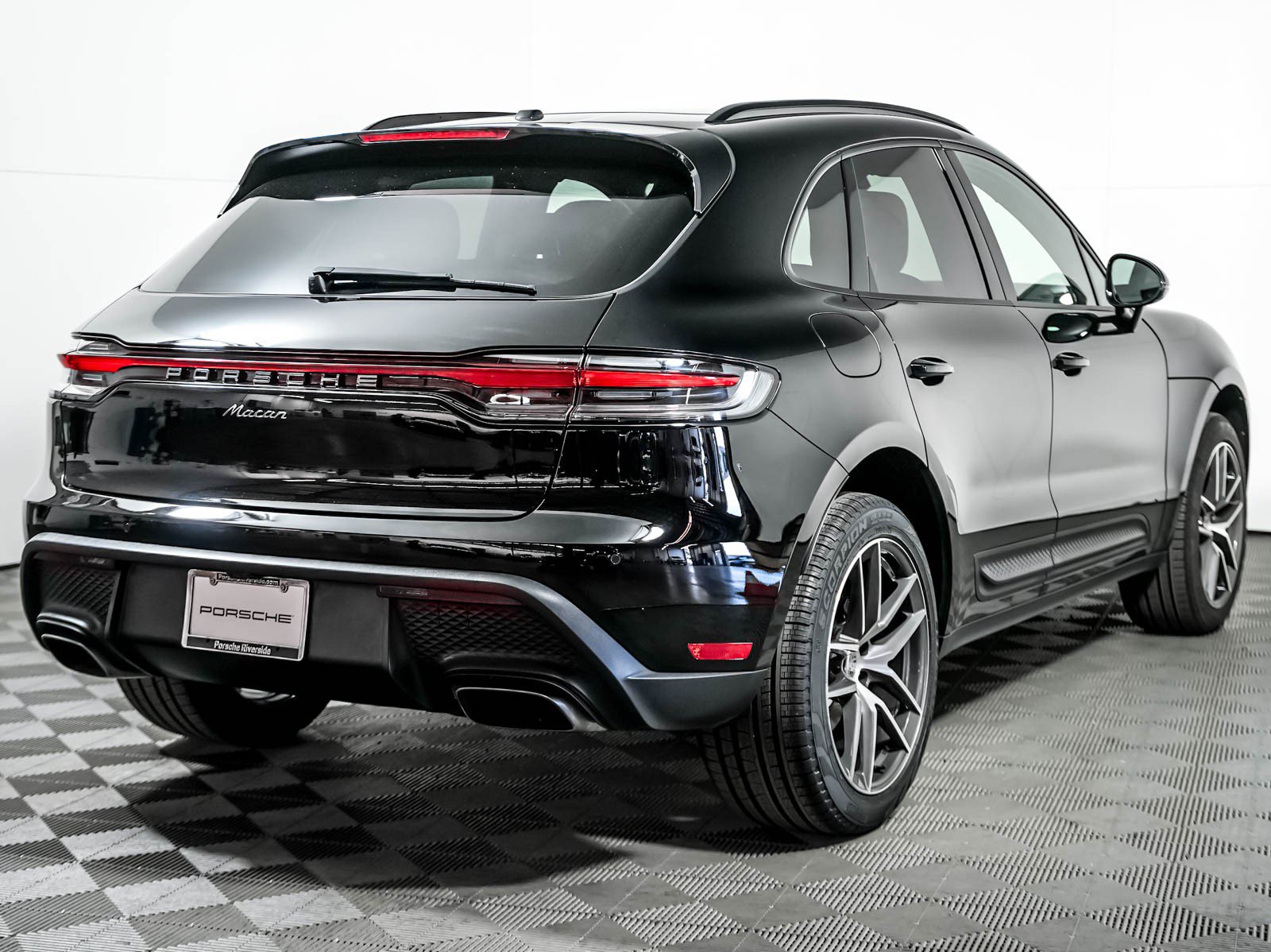 Used 2026 Porsche Macan AWD/4WD image 10